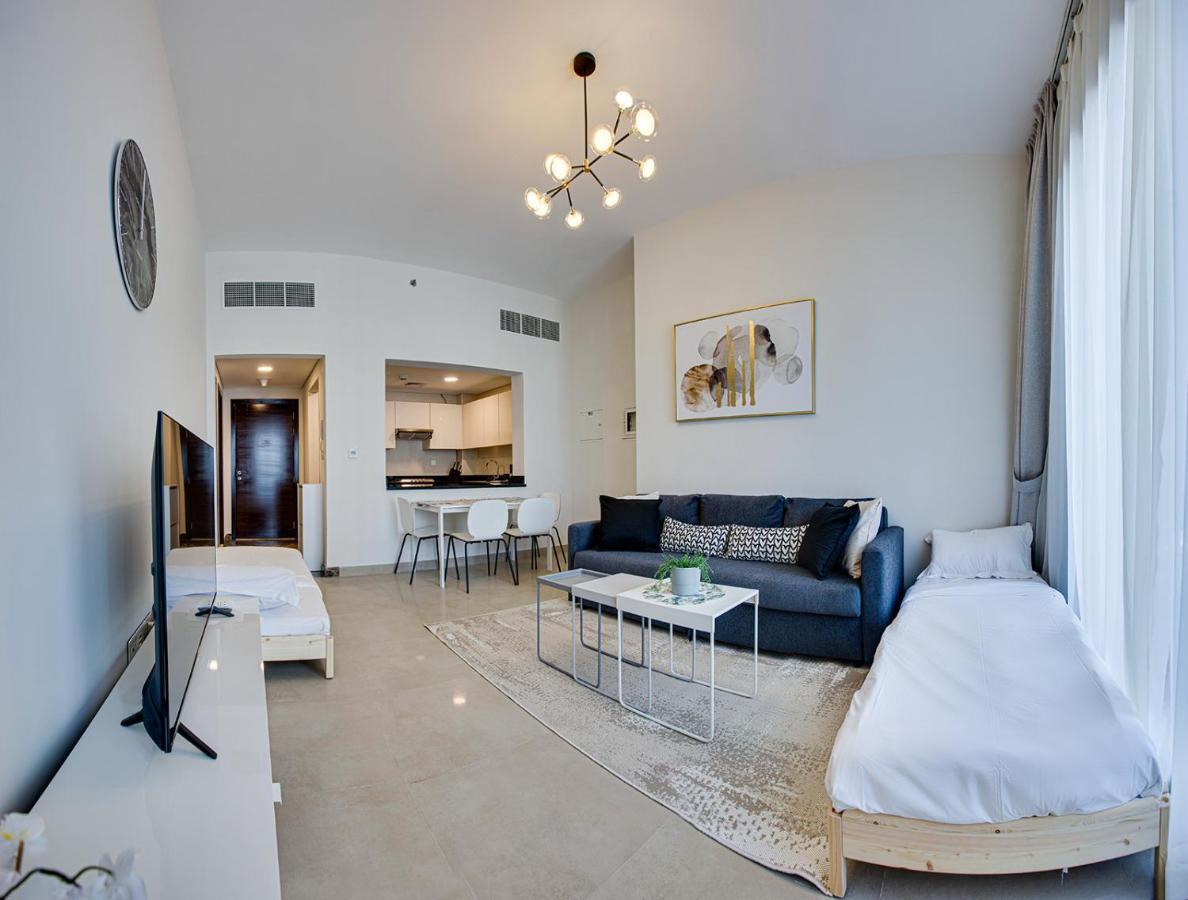 1bd In Sparkle Tower By Swarovsky Big Capacity Appartement Dubaï